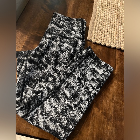 Lululemon wonder jacquard black white mist leggings - Picture 6 of 10